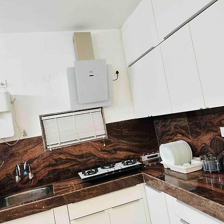 White House Sky View Theatre Villa In Gachibowli Exterior foto