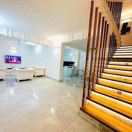 White House Sky View Theatre Villa In Gachibowli Exterior foto