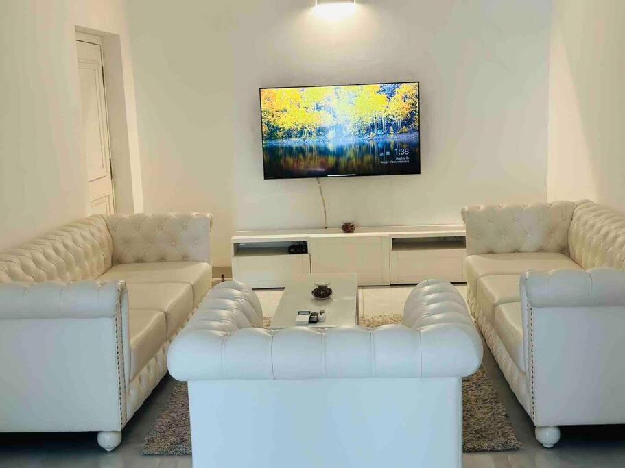 White House Sky View Theatre Villa In Gachibowli Exterior foto
