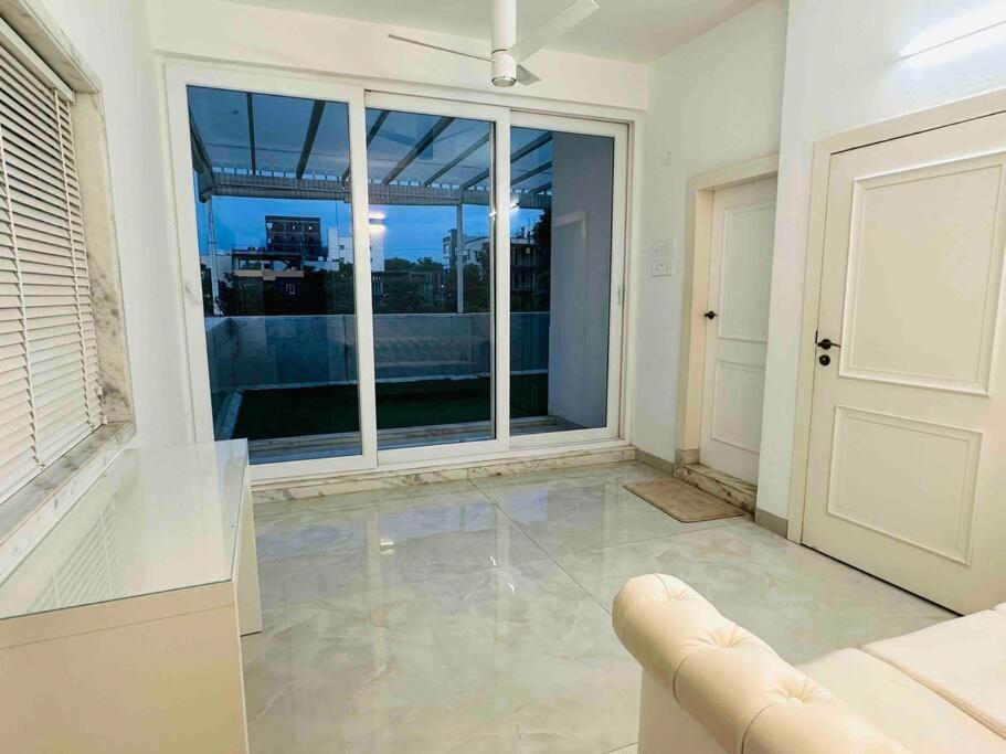 White House Sky View Theatre Villa In Gachibowli Exterior foto