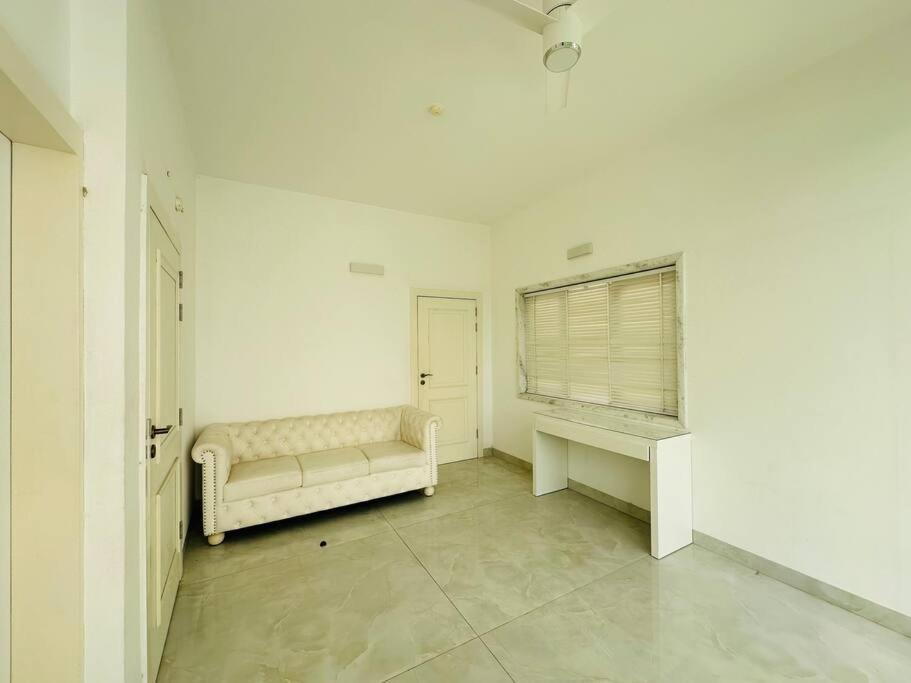 White House Sky View Theatre Villa In Gachibowli Exterior foto