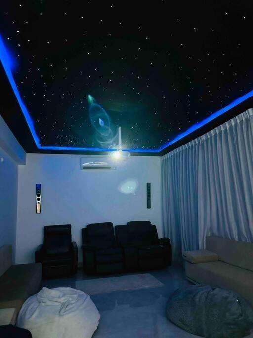 White House Sky View Theatre Villa In Gachibowli Exterior foto