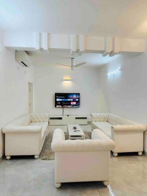 White House Sky View Theatre Villa In Gachibowli Exterior foto
