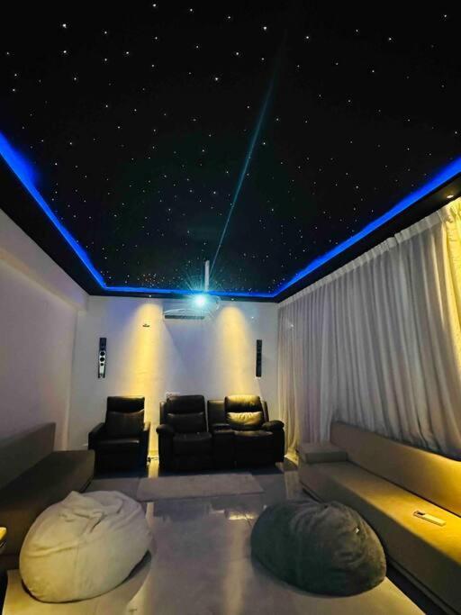 White House Sky View Theatre Villa In Gachibowli Exterior foto