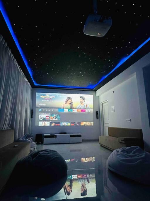 White House Sky View Theatre Villa In Gachibowli Exterior foto