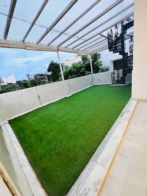 White House Sky View Theatre Villa In Gachibowli Exterior foto