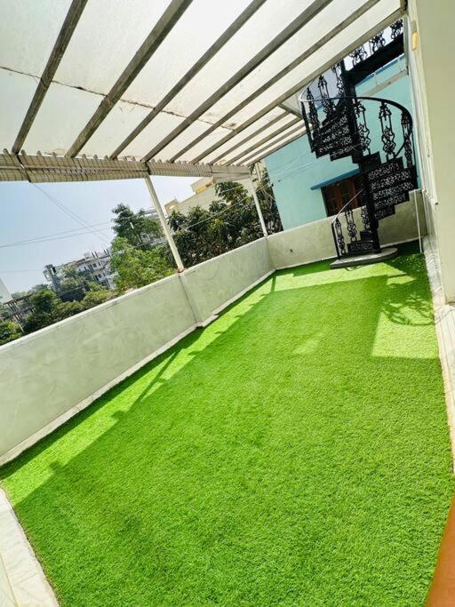 White House Sky View Theatre Villa In Gachibowli Exterior foto